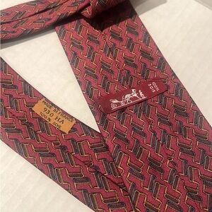 HERMES TIE Men’s Clean, pre-loved. Beautiful pattern